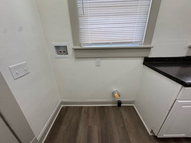 Foto del edificio - Charming 1BR Apartment in Bristol, TN - Cozy Living Awaits!