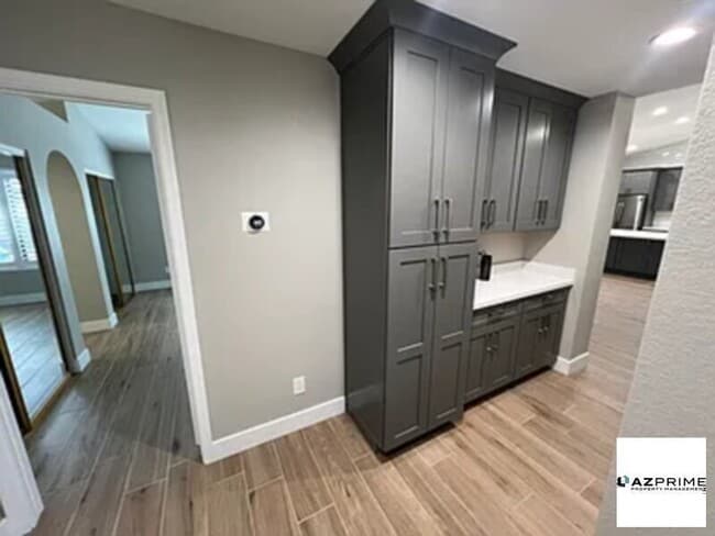 Building Photo - Family Home