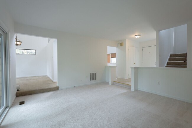 Building Photo - Spacious 4 Bedroom House in Beautiful Colu...