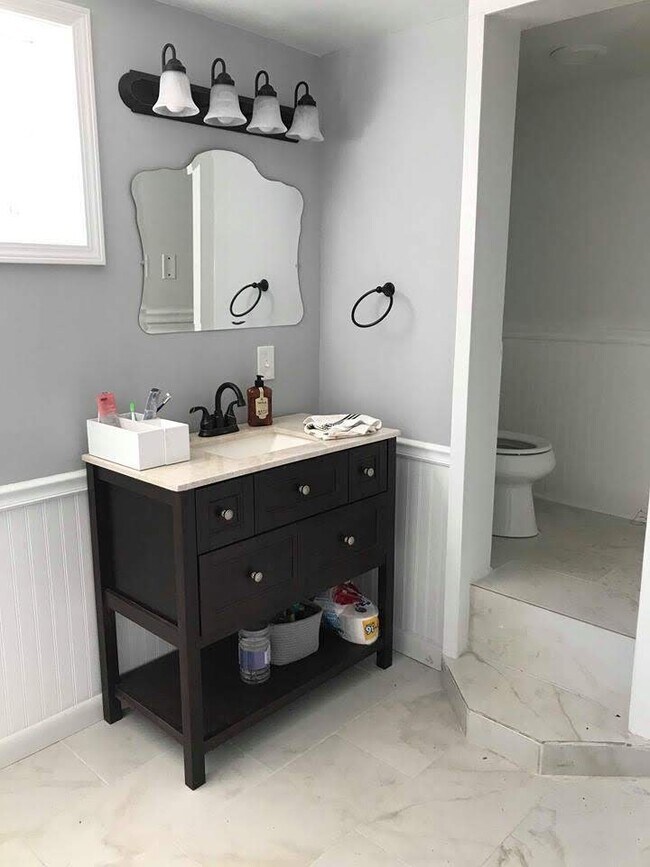 Foto del edificio - 1704 Bob White Dr