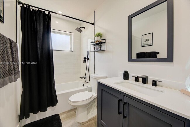 Foto del edificio - Northwest 16th Street, Pembroke Pines, FL 33024 - 2 BR 2 BA single-family home
