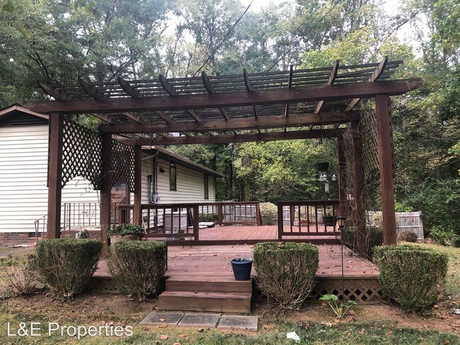 Foto del edificio - 3 br, 2 bath House - 724 Woodlawn Avenue