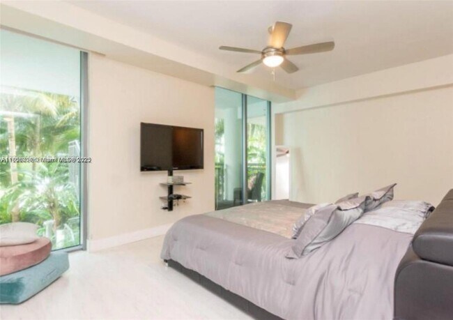 Foto del edificio - 6000 Collins Ave