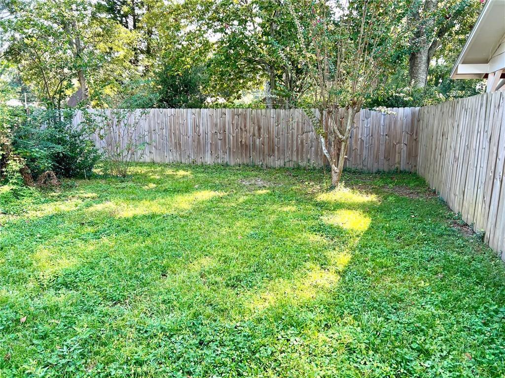 Foto del edificio - 2121 Woodhillcrest Dr