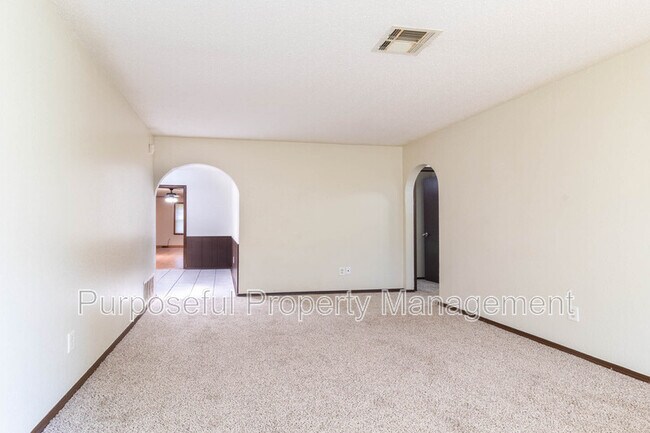 Foto del edificio - 9317 N Sherwell Dr