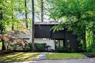 Building Photo - 675 Mountain Dr NE