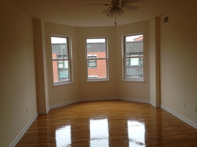 Building Photo - 208 Grand St