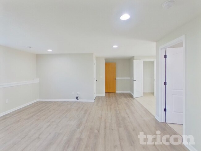 Building Photo - 407 Wagon Wheel Cir