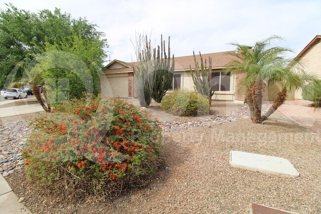 Building Photo - 941 S Wanda Dr