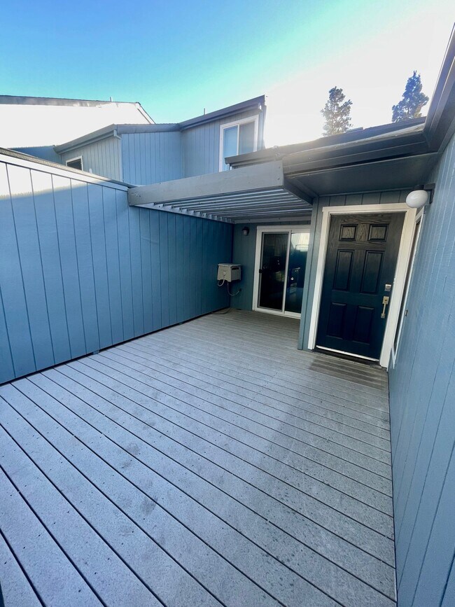 Foto del edificio - 204 Rockwood Dr