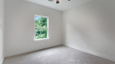 Building Photo - 1313 Knight St
