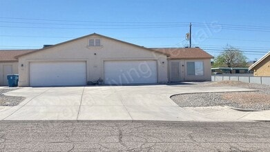 Building Photo - 2800 Bluewater Dr
