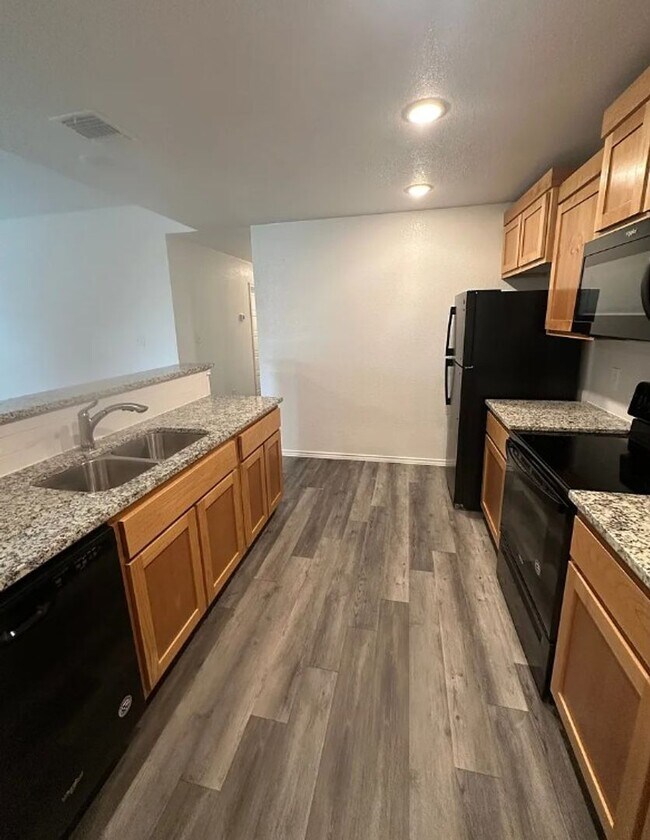 Foto del edificio - AVAILABLE NOW! (SECTION 8 ACCEPTED)