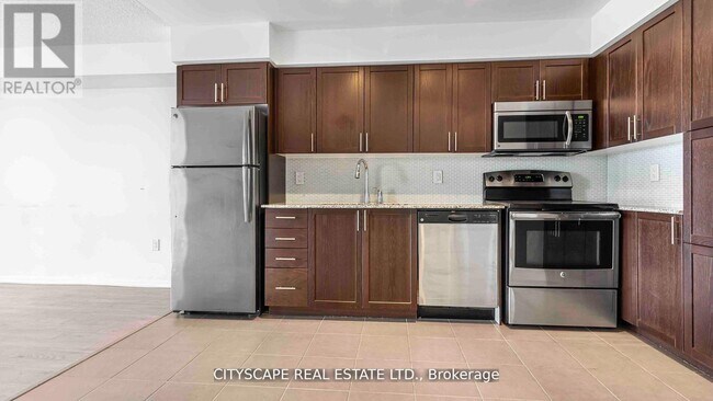Photo du bâtiment - 830-1830 Lawrence Ave W