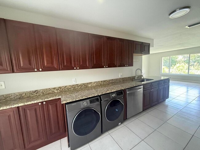 Building Photo - 11518 Landing Pl