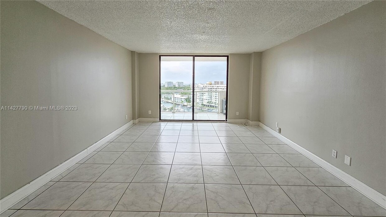Primary Photo - 13499 Biscayne Blvd