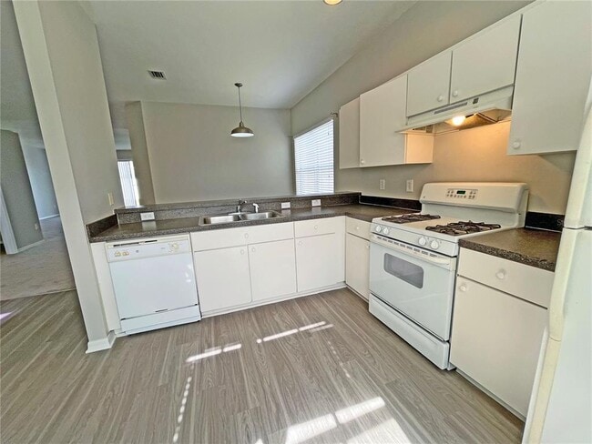 Building Photo - 24925 Vintage Ct