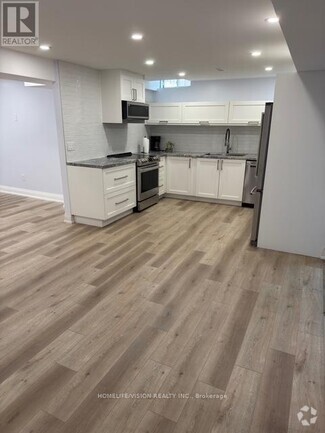 Building Photo - 288 Littleford St