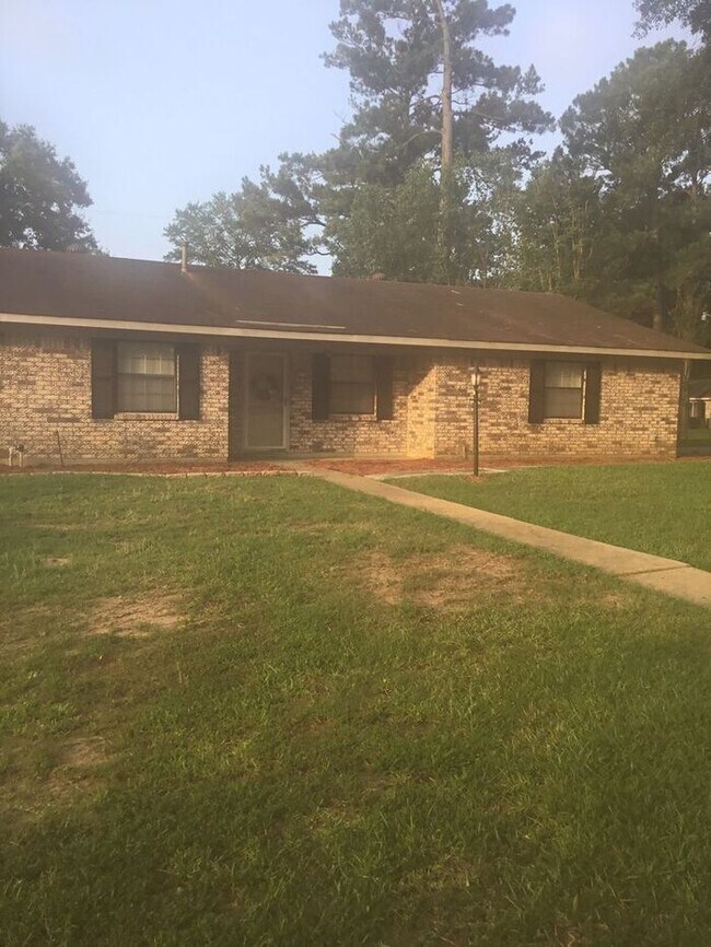 Building Photo - *NICE REMODEL IN SOUTHERN HILLS*
