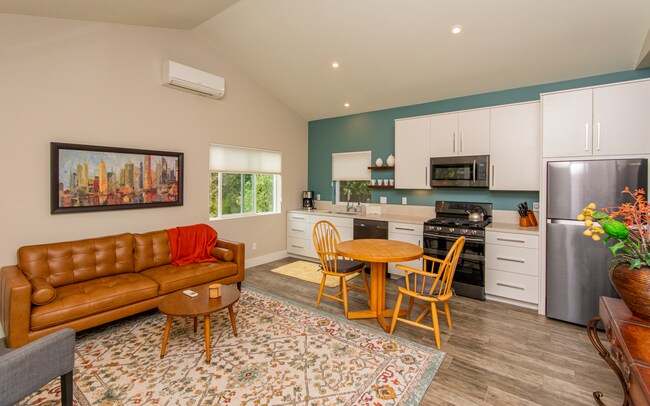 Foto del edificio - Beautiful Fully Furnished 1 Bd Rental!