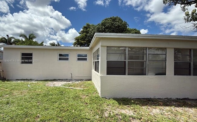 Building Photo - 641 N 70th Ave