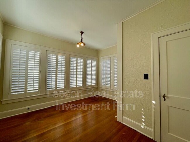 Foto del edificio - 458 Forest Ave