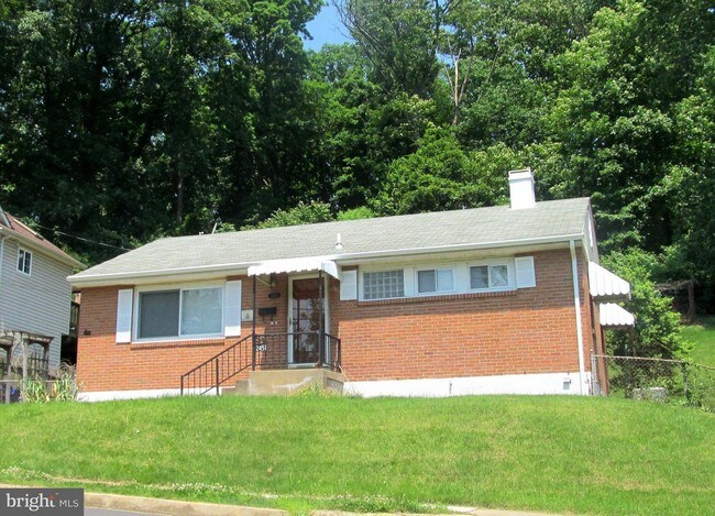 Building Photo - 2451 S Culpeper St