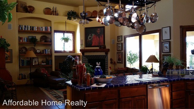 Building Photo - 3 br, 3 bath House - 323 E Cambridge Dr