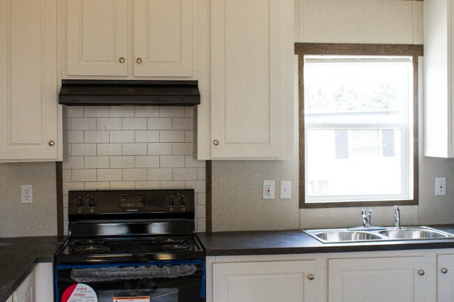 Building Photo - 301 Givens Ln