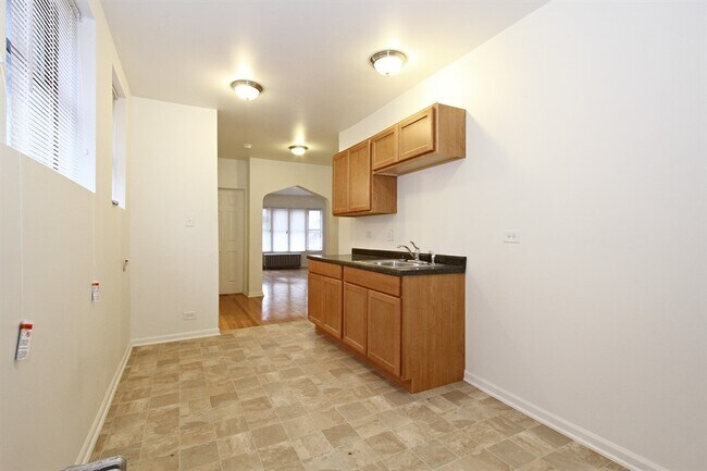 Foto del edificio - 7651 - 7653 S Loomis Blvd