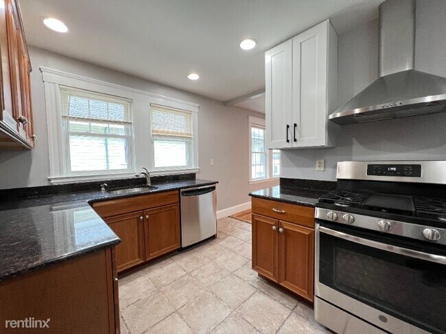Building Photo - 3 br, 1 bath Condo - 53 S Waverly St 2 Unit 2