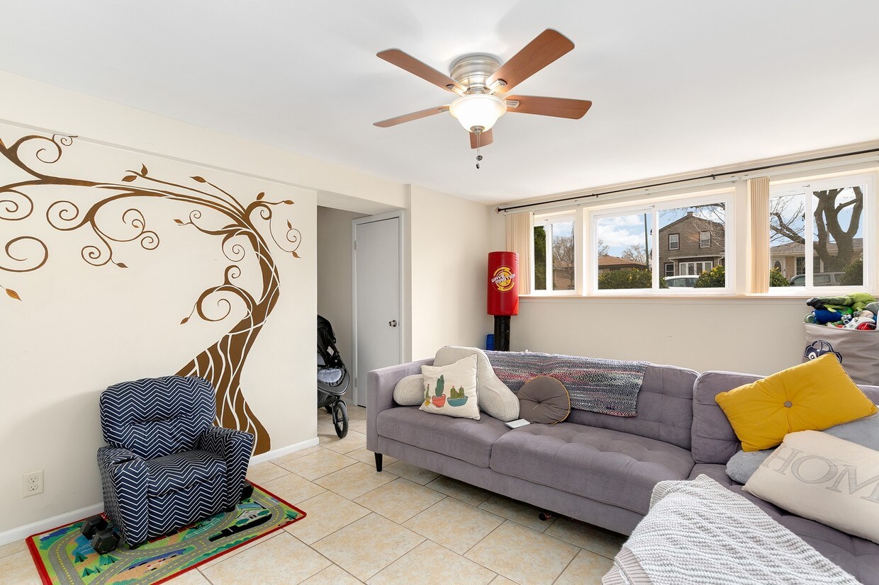 Foto principal - 7700 W Addison St