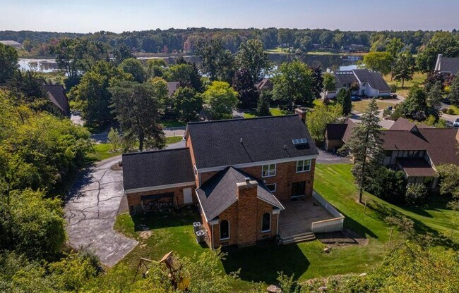 Foto del edificio - 3250 Chestnut Run Dr