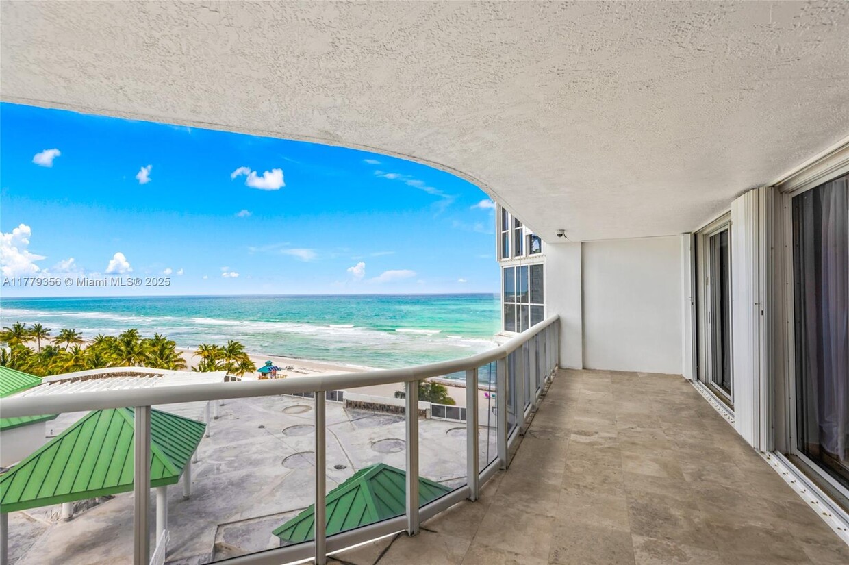 Foto principal - 16711 Collins Ave