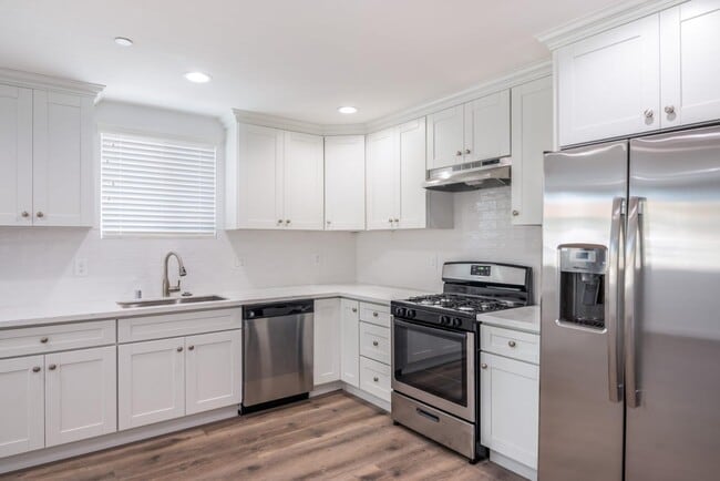 Foto del edificio - 1255 W 8th St