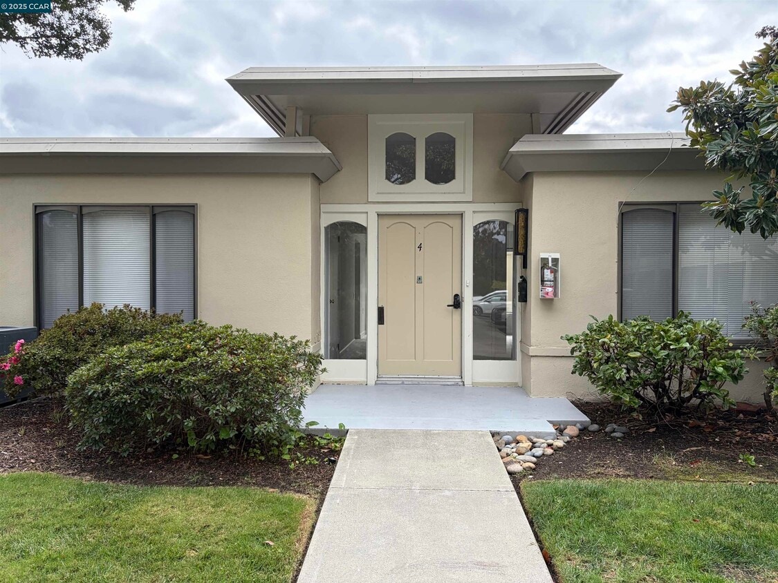 Foto principal - 2017 Pine Knoll Dr