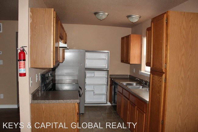 Building Photo - 1005 Gunnison St