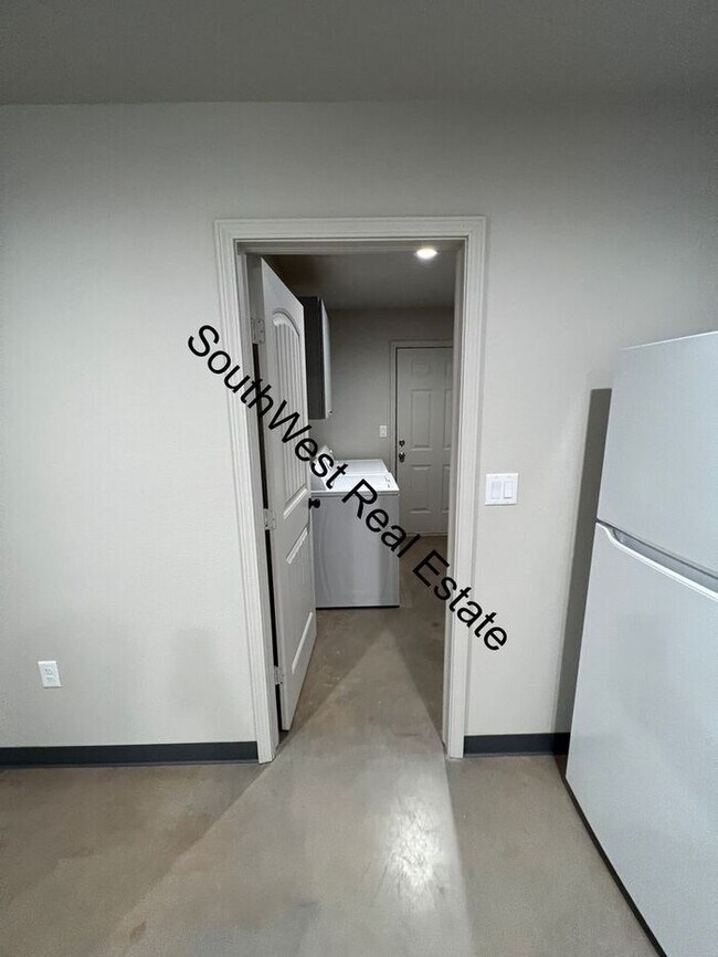 Foto del edificio - BRAND NEW 2 BED 2 BATH