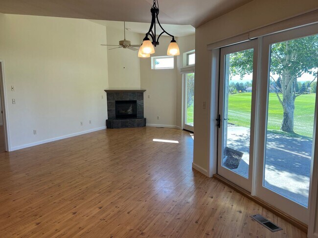 Building Photo - Located on Bridger Golf Course
