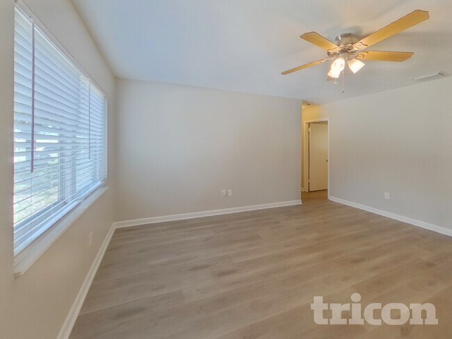 Foto del edificio - 12293 103rd St N