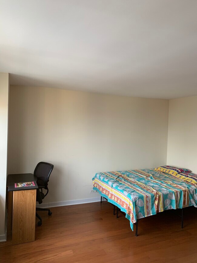 Habitación - 655 W Irving Park Rd