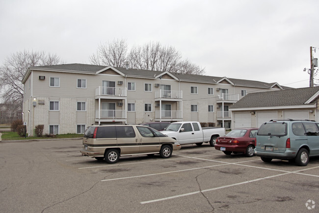 Building Photo - Silver Lake Commons