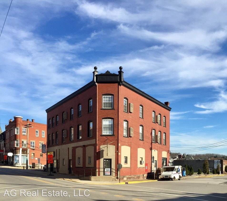 125 S McDonald St, McDonald, PA 15057 Apartment for Rent in McDonald