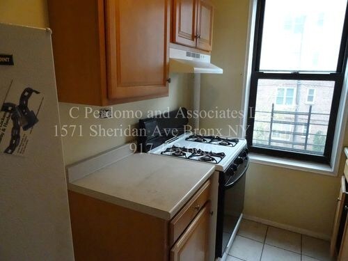 Building Photo - 525 W 235th St