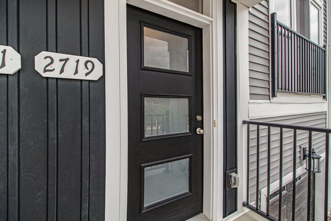 Foto del edificio - 2719 Bristol Rdg Dr