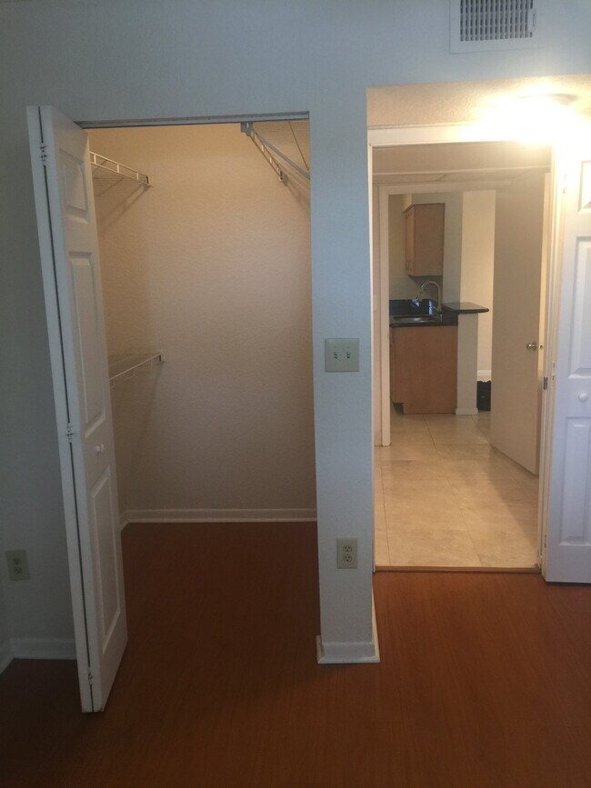 Foto del edificio - 2880 N Oakland Forest Dr