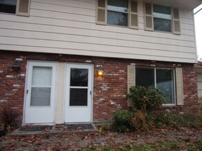 Building Photo - 1595-1595 NW Tyler Ave