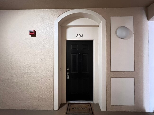 Building Photo - APARTMENT IN THE METROWEST AREA!