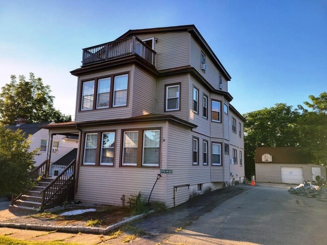 Building Photo - 119 Airlie St