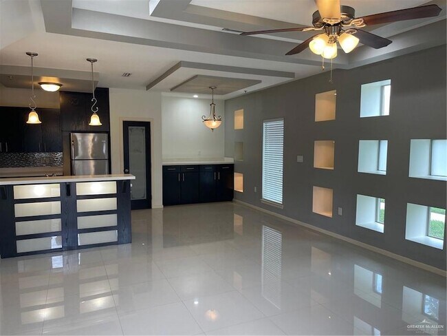 Foto del edificio - 1313 E Camellia Ave